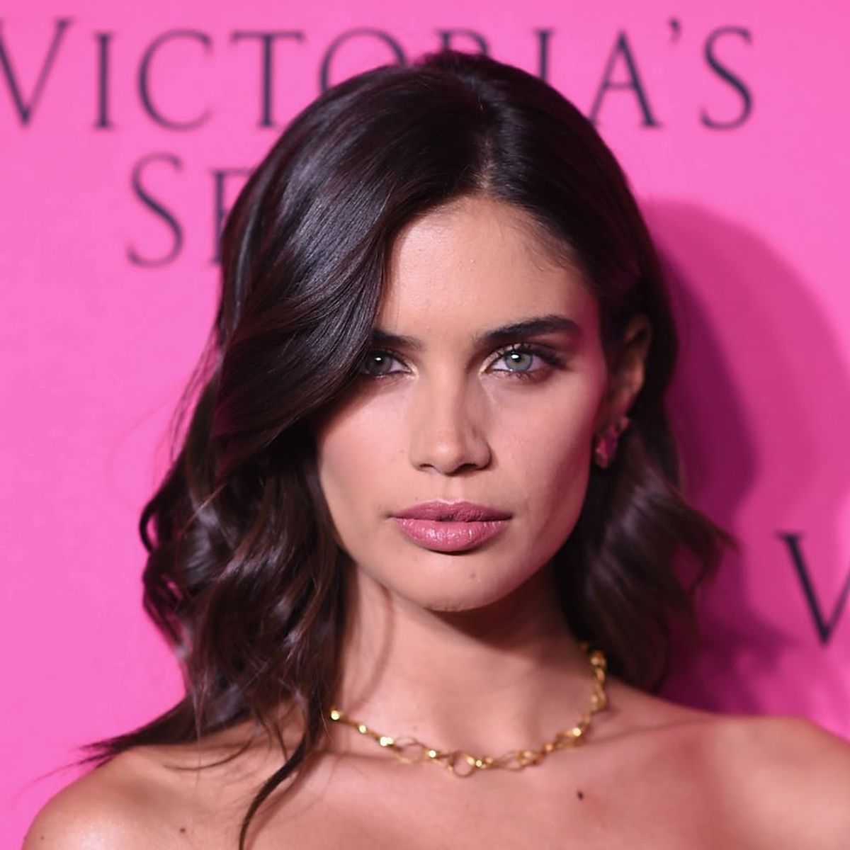 This Victoria’s Secret Model Just Wore a Bikini Upside Down and We’re So Confused