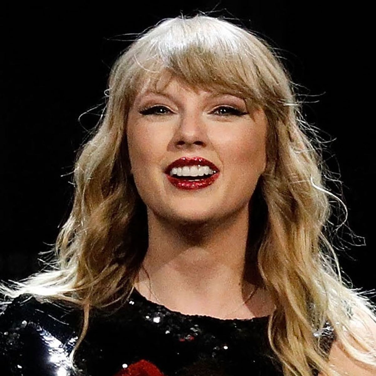 Taylor Swift Holding Hands With BF Joe Alwyn Is the Cutest Thing You’ll See All Day