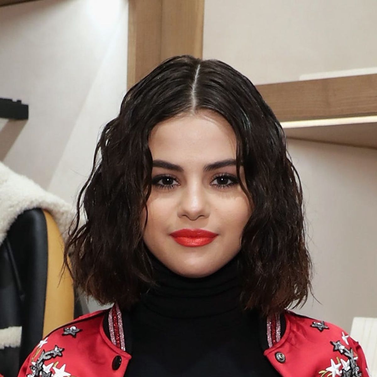 Selena Gomez Just Surprised Fans With PLATINUM Locks on the 2017 AMAs Red Carpet