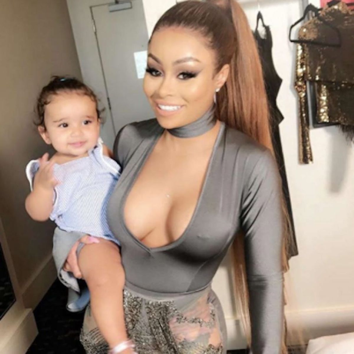 Dream Kardashian Takes Her First Steps… for Food
