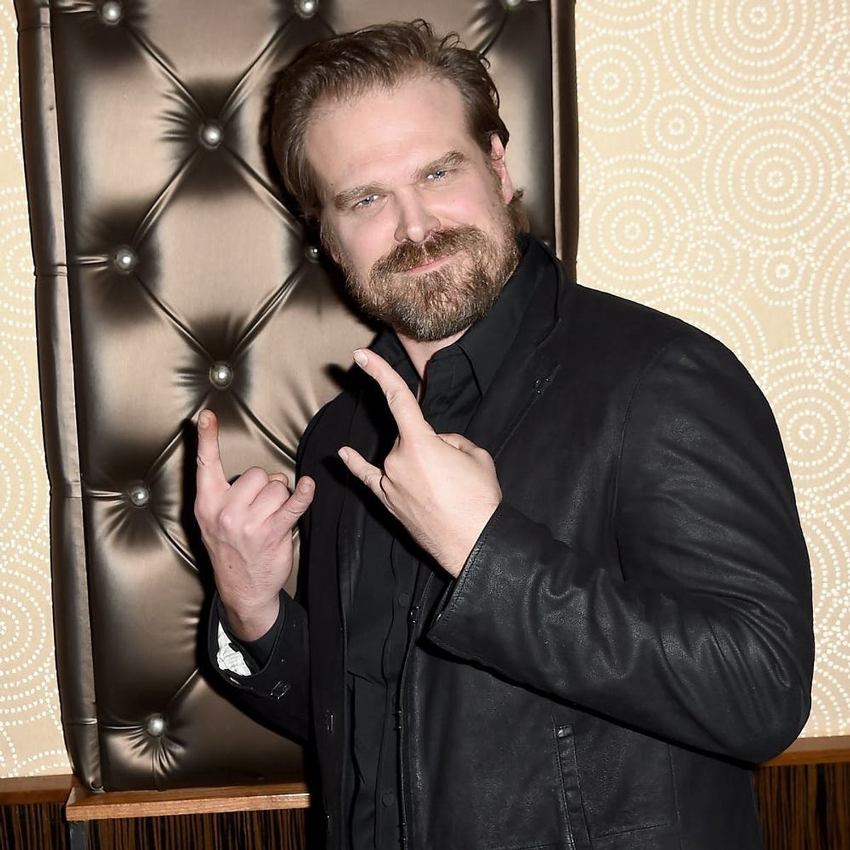 “Stranger Things” Star David Harbour Proves He Totally Twins With Other Cast Members