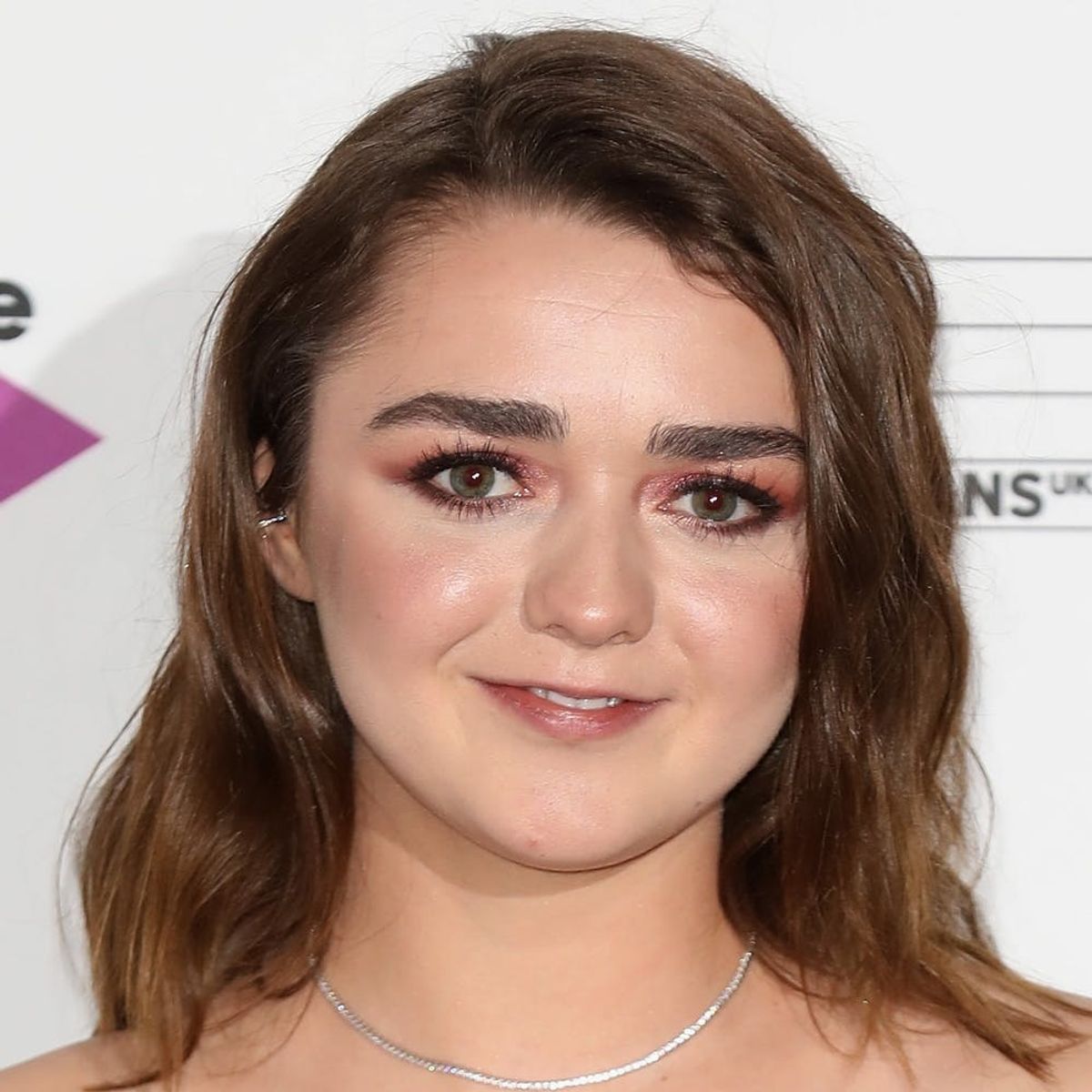 Maisie Williams’ Boyfriend Does Her Makeup for Red Carpet Appearance