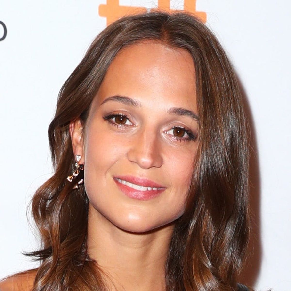 Alicia Vikander’s Fresh New ‘Do Proves the Lob Will Live on for Fall 2017
