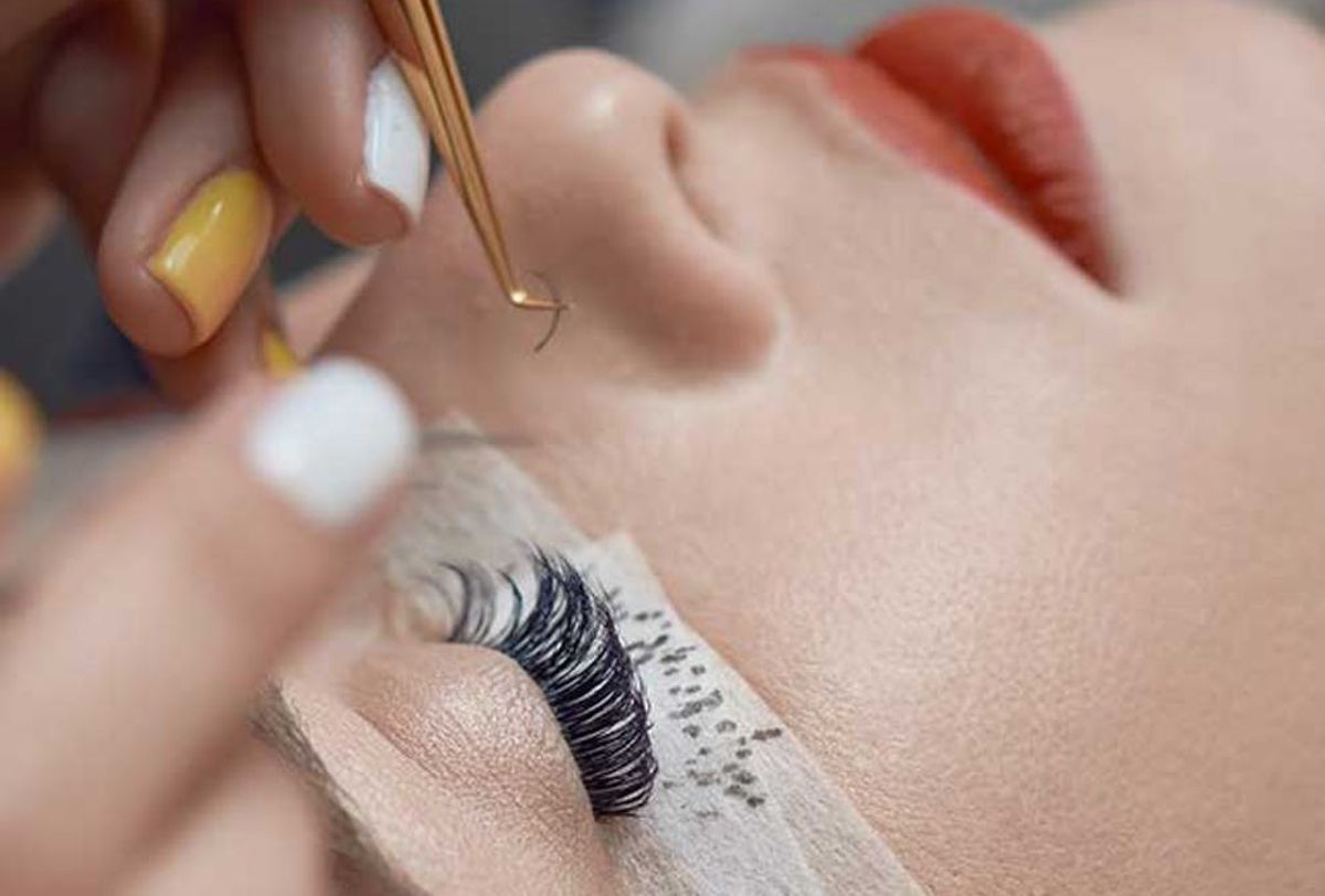 5 Things You Should Know Before You Get Eyelash Extensions - Brit + Co