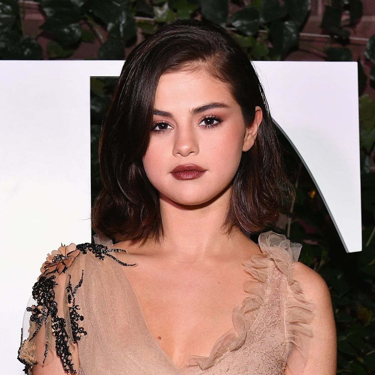 Selena Gomez Says She Feels Like She Has “No Friends”… But That’s a GOOD Thing