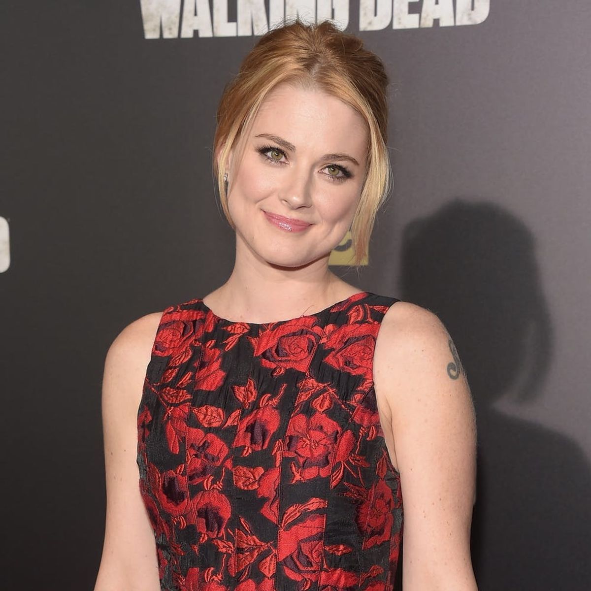 Morning Buzz! “This Is Us” Star Alexandra Breckenridge Is Pregnant + More