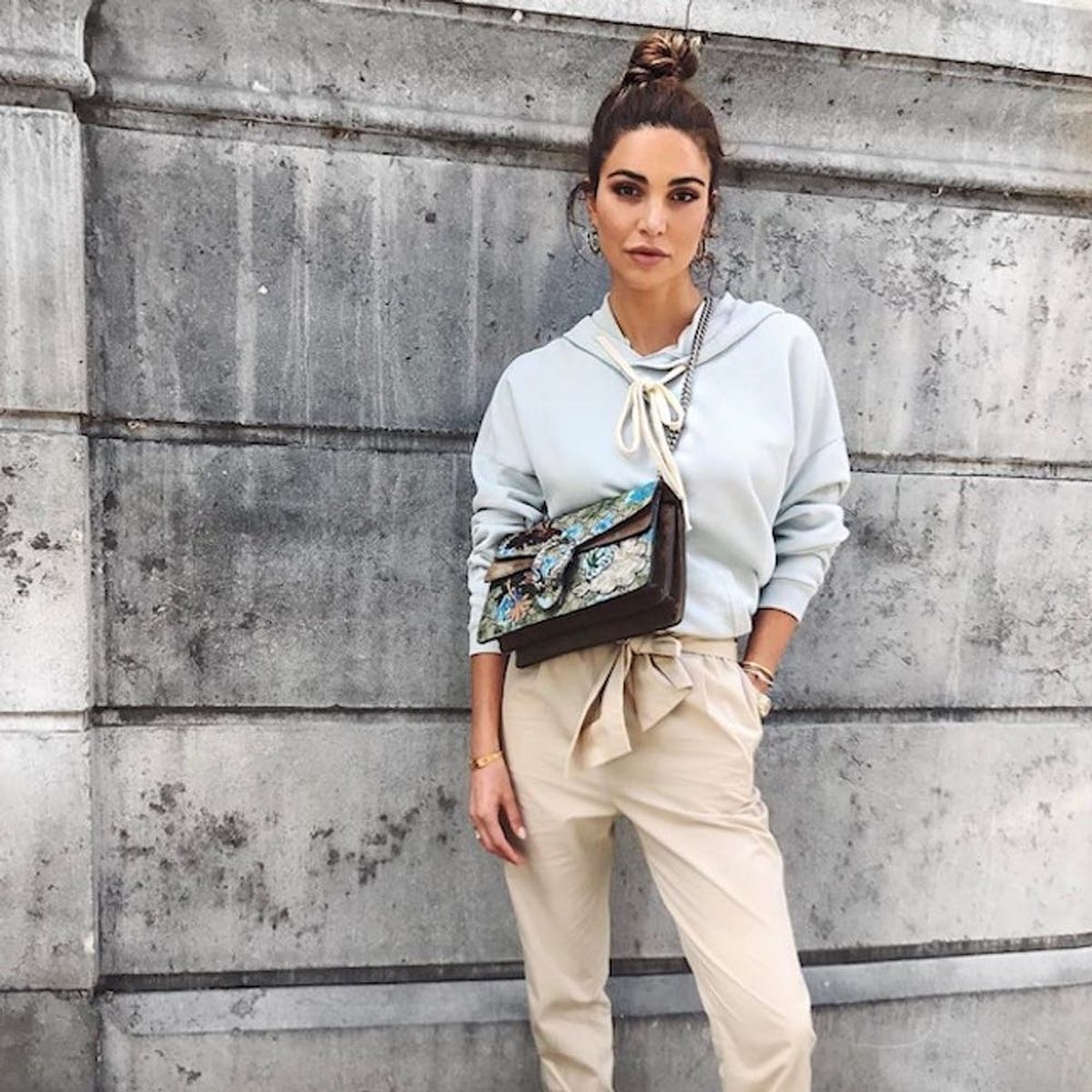 How Fashion Girls Are Turning Their Shoulder Bags into Crossbodies