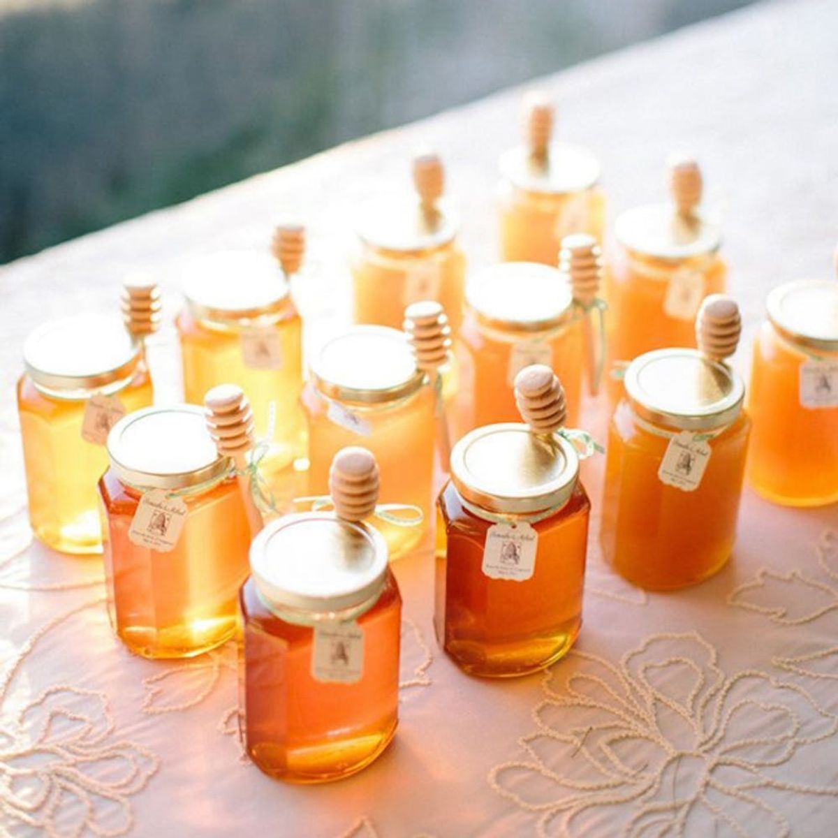 11 Sweet Ways to Incorporate Honeycomb into Your Wedding
