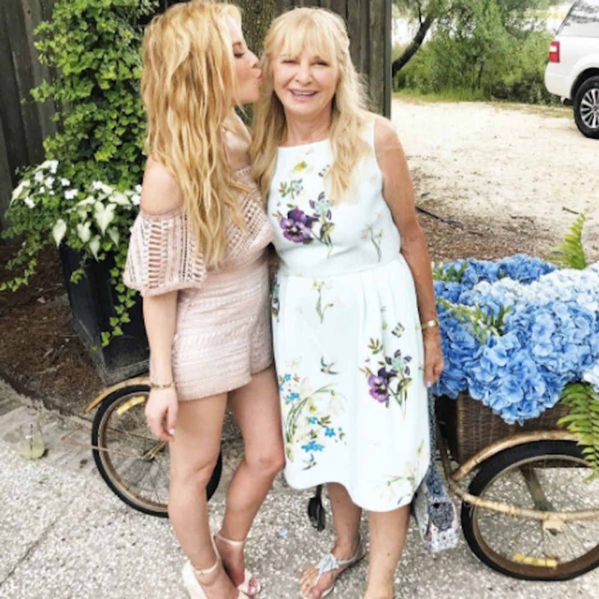 Tara Lipinski’s Mom Gave Her the Most Heartwarming Gift Ever on Her Big Wedding Day