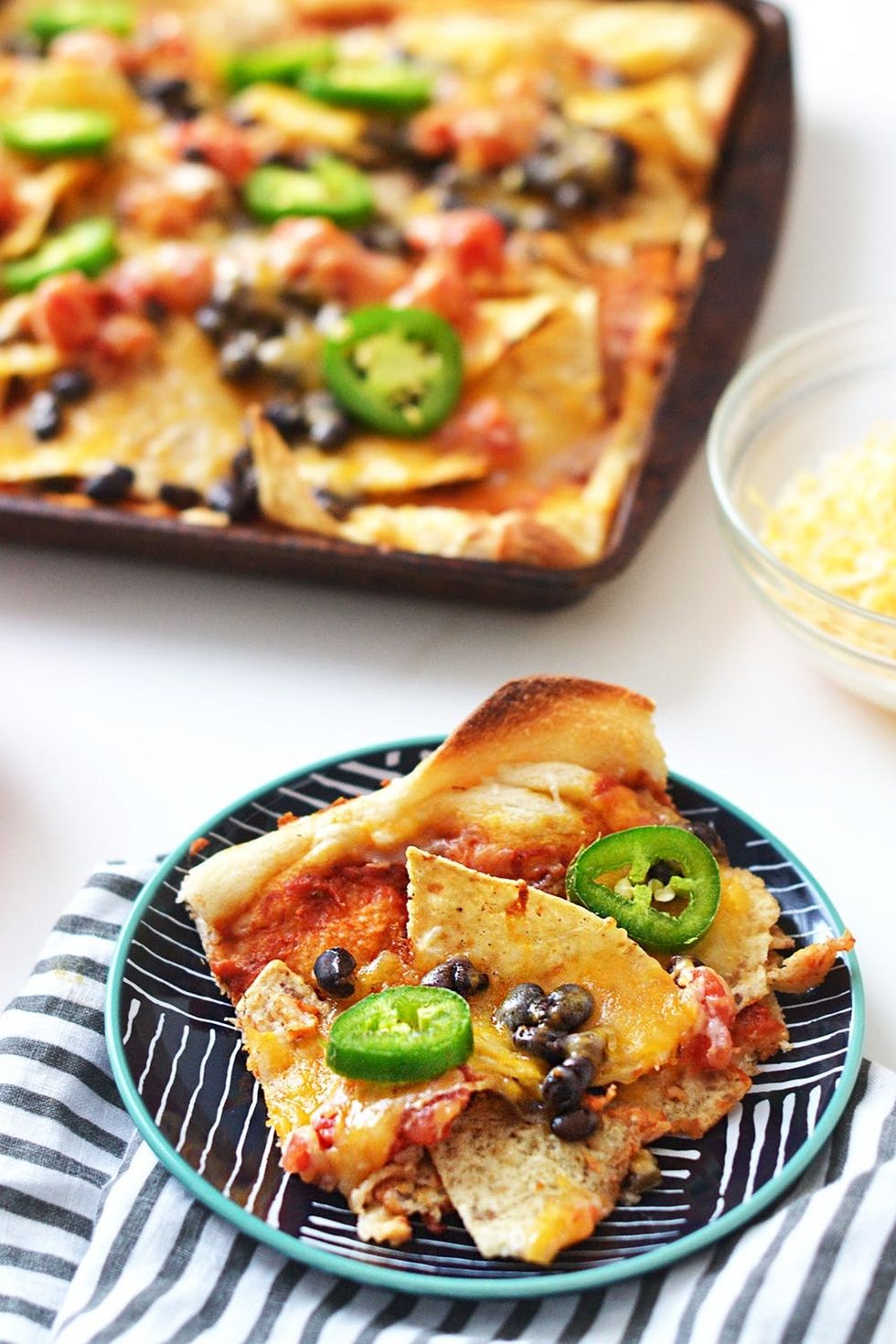 The Cheesy, Crunchy Goodness of Pizza Nachos Will Blow Your Mind - Brit ...
