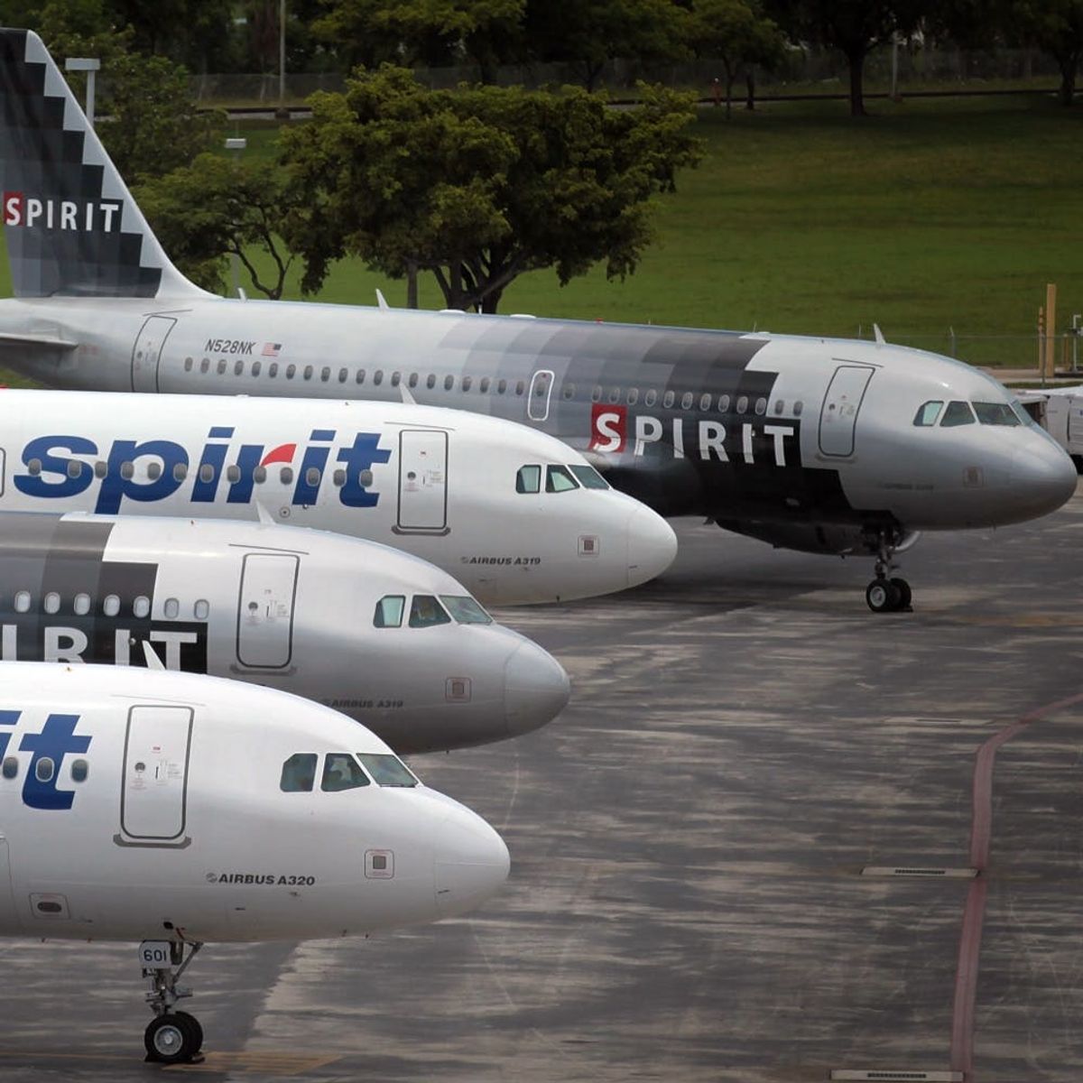 Spirit Airlines Cancels Flights, Fights Break Out, and Twitter Has a Hilarious Meltdown