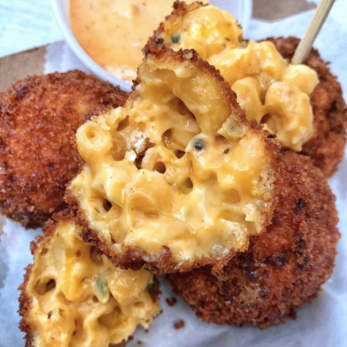 These are the 10 Most Popular Mac and Cheese #Cheatday Meals on Instagram