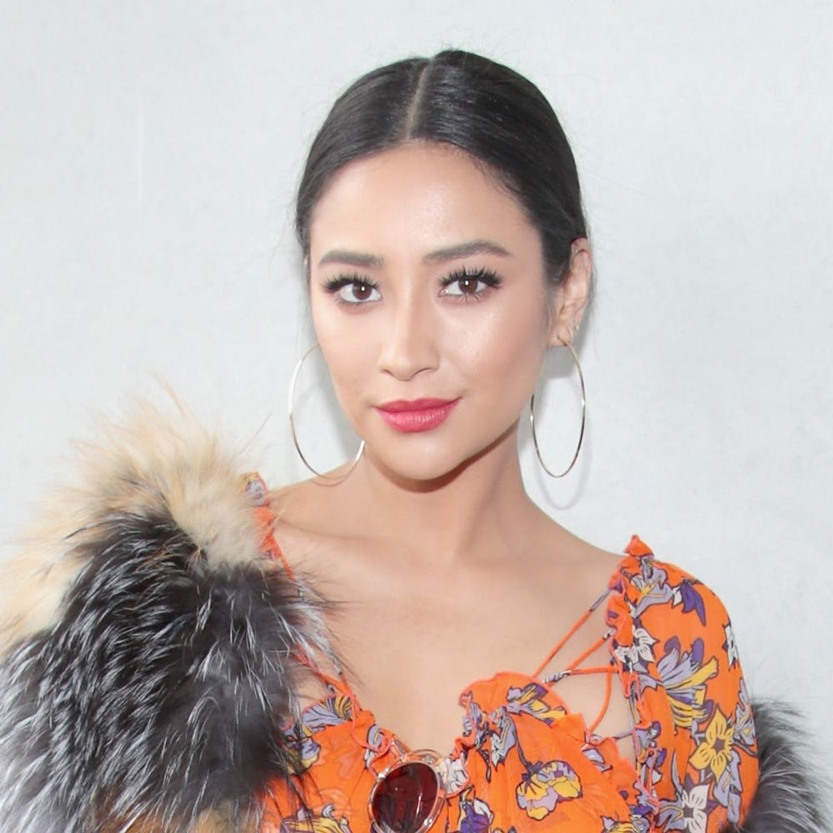 Shay Mitchell’s Face Mask Hack Guarantees Perfect Application Every Time