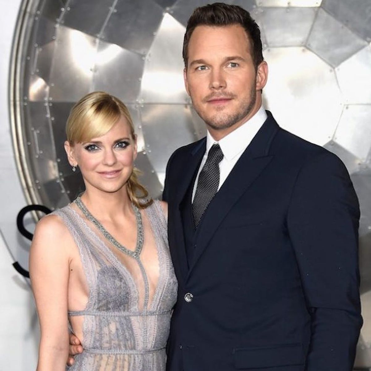 Anna Faris Gets Hilariously Handsy With Chris Pratt on the Red Carpet