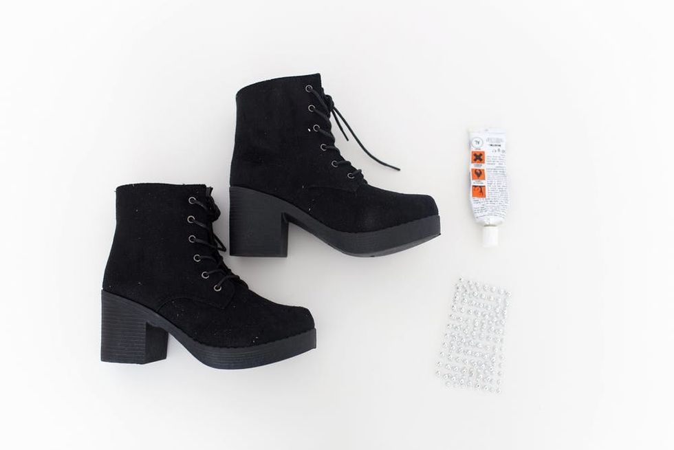 Follow These 5 Easy Steps and DIY These Chunky-Heeled Lace-Up Boots ...