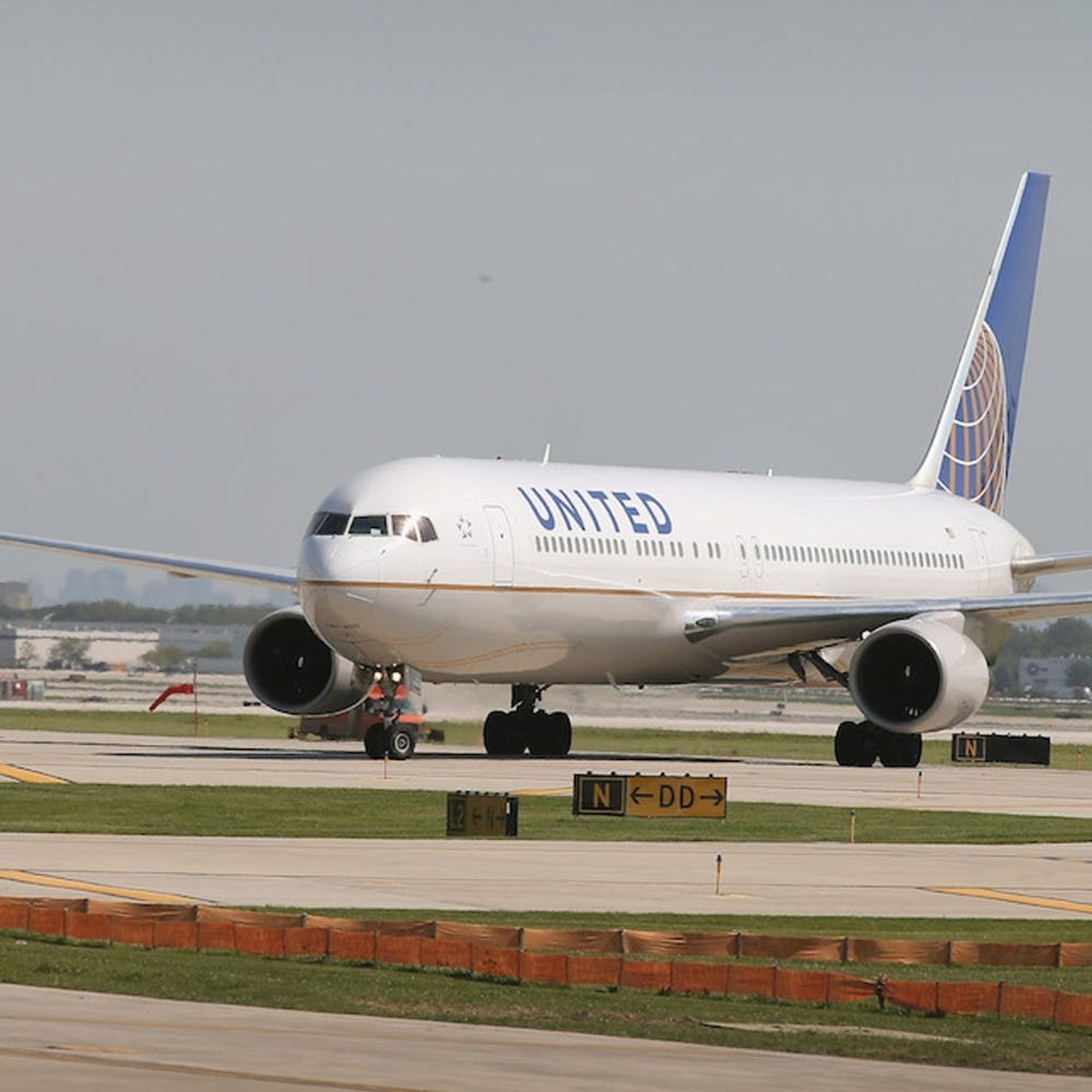 Morning Buzz! United Airlines Will Refund Every Passenger from the Flight Where a Man Was Dragged Off + More