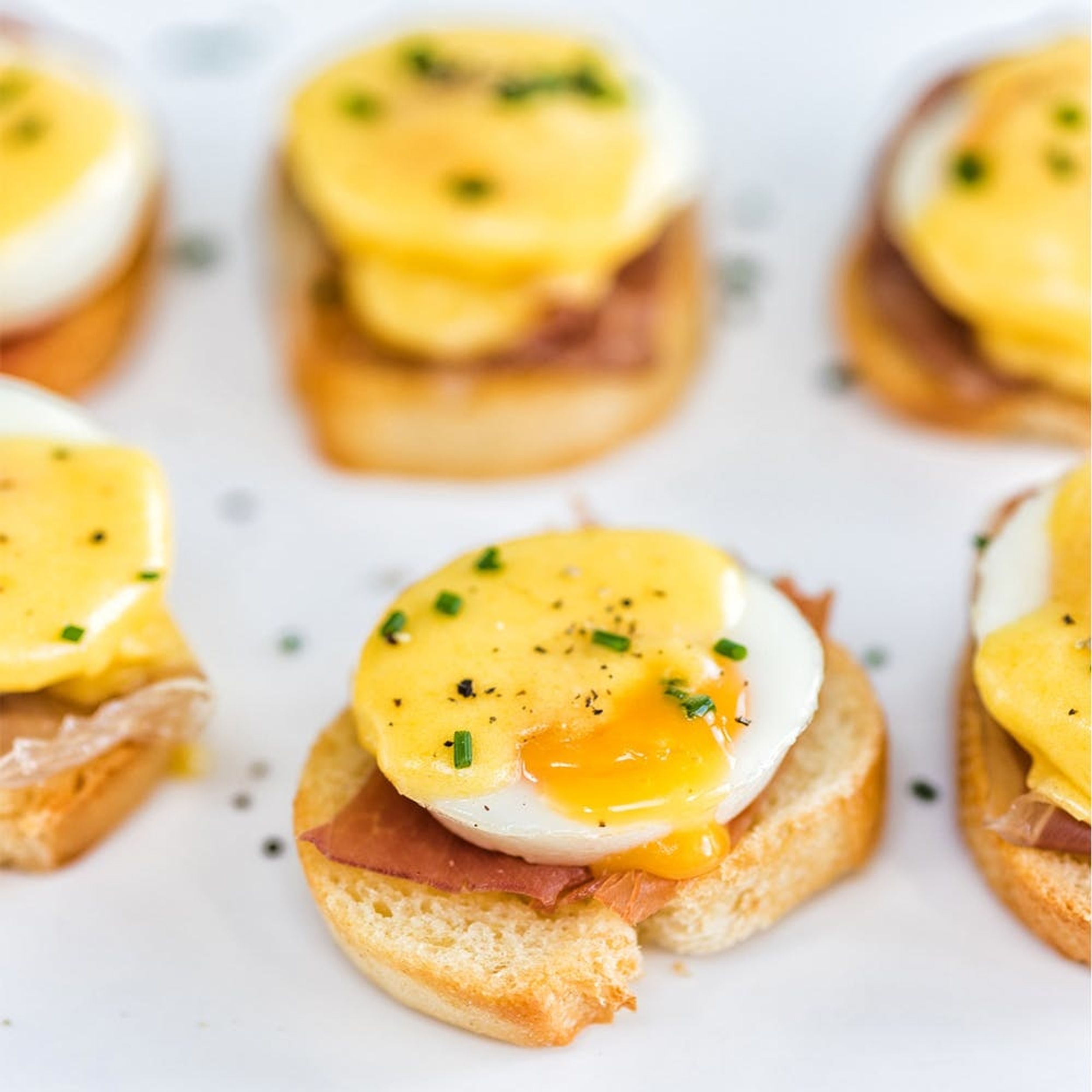 Level Up Your Brunch With This Bite-Sized Eggs Benedict Recipe