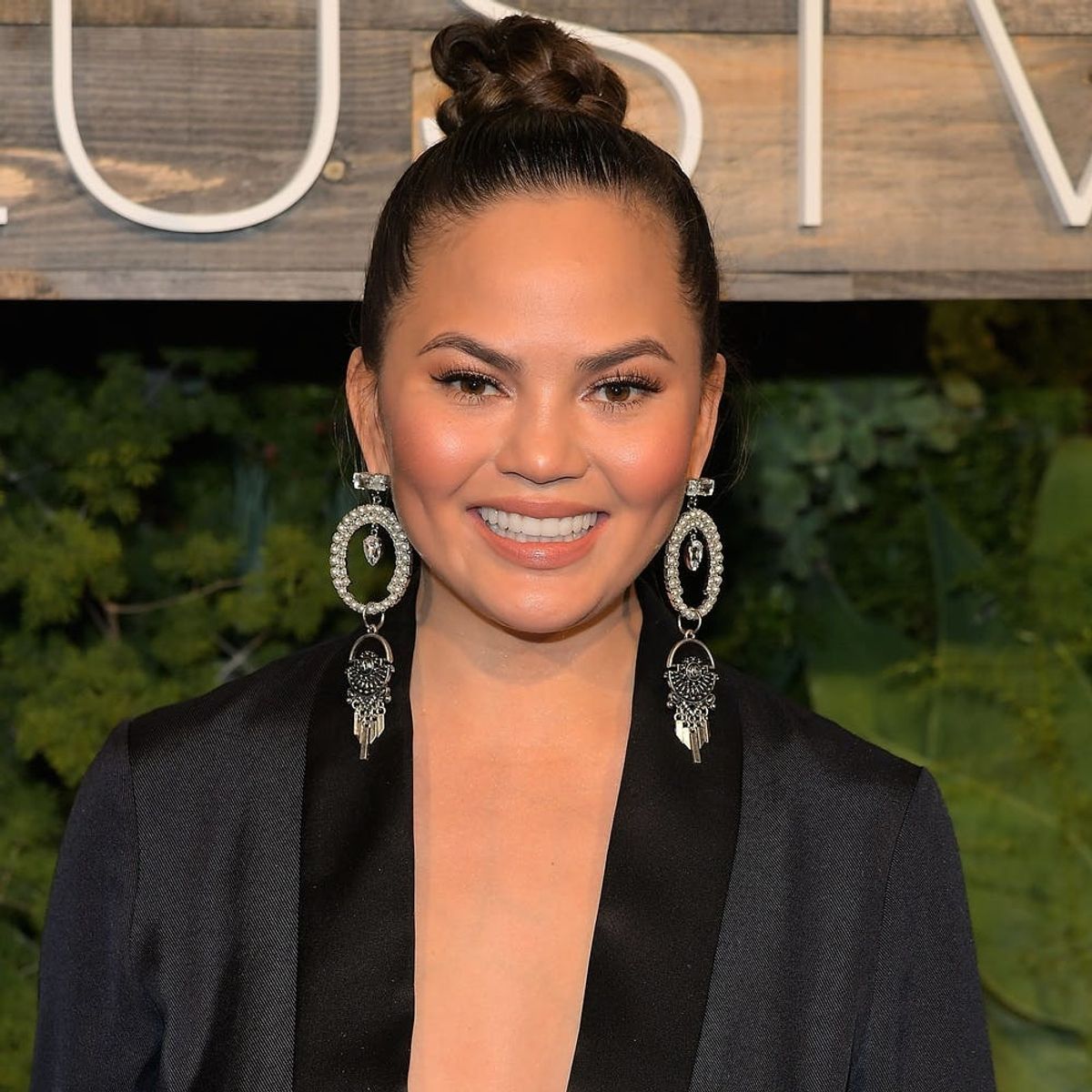 See the Pretty DIY Cake Chrissy Teigen Made to Prep for Luna’s First Birthday