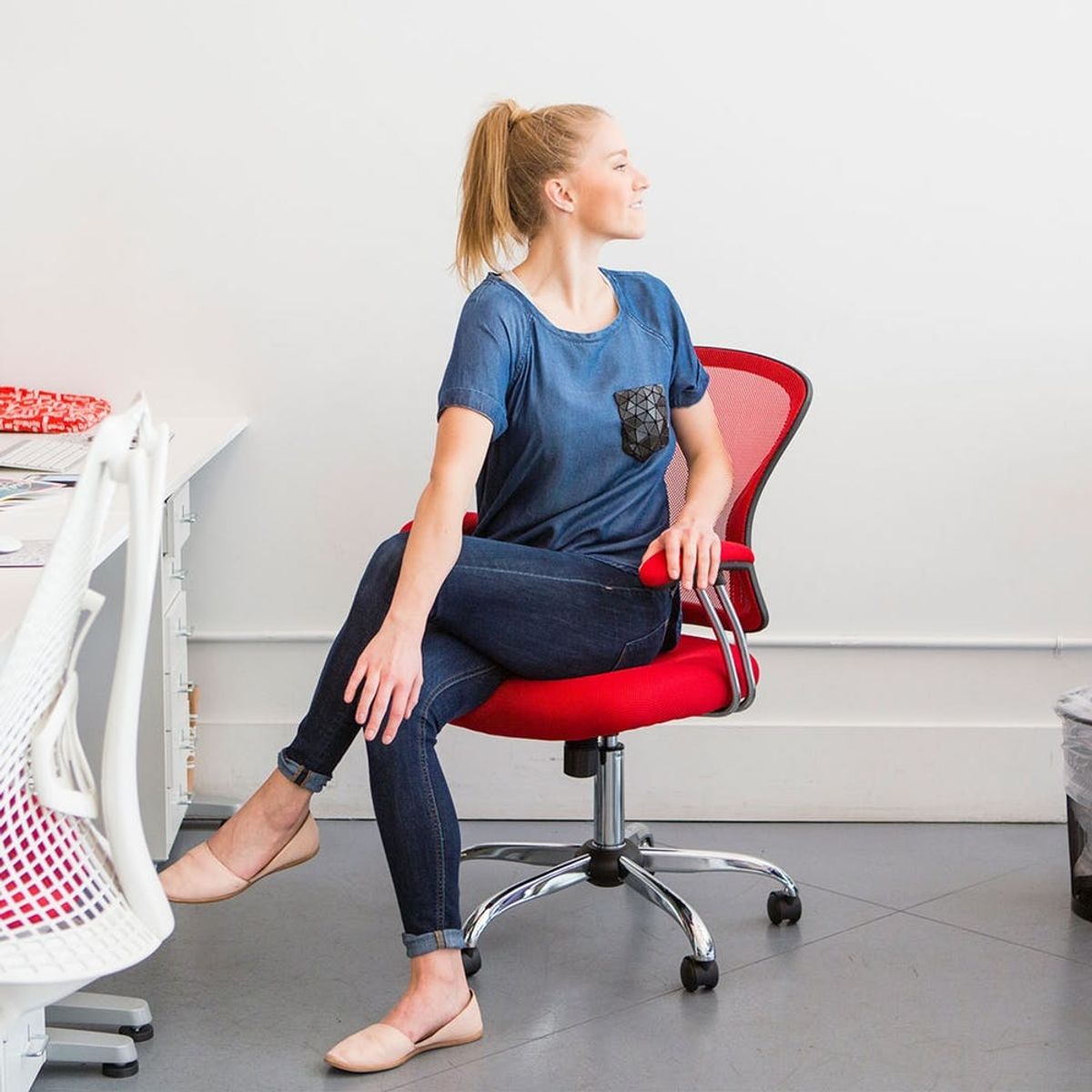 4 Office Workout Moves to Kick That Mid-Afternoon Slump