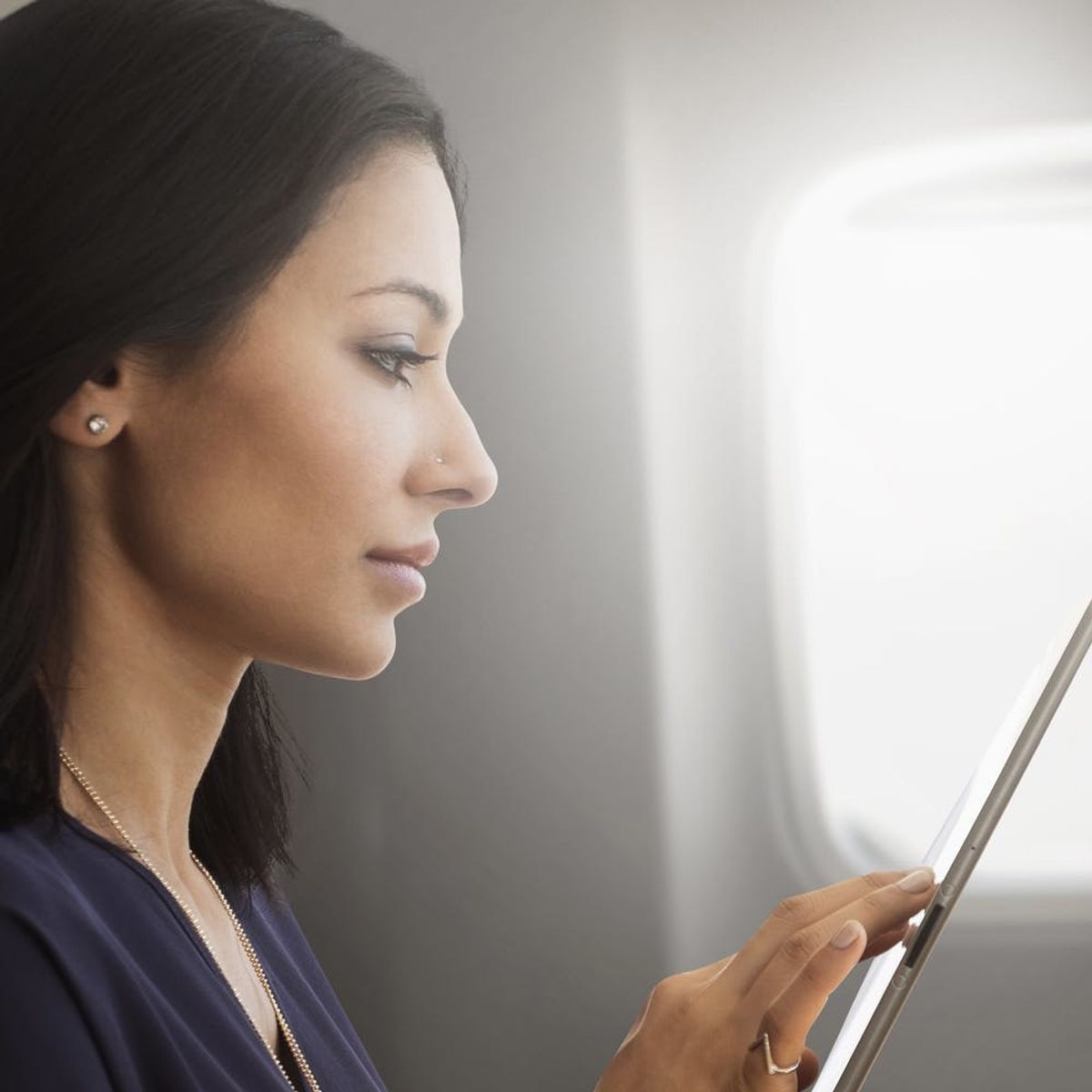 This Woman’s Headset Exploded on the Plane… While She Was Wearing It