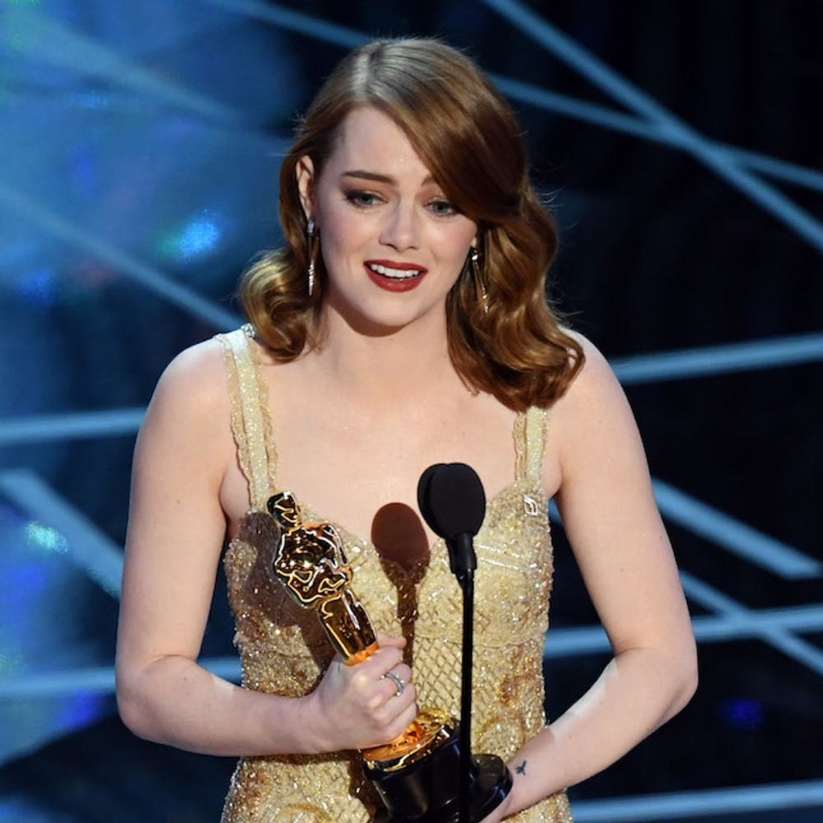 Morning Buzz! Emma Stone’s Reaction to the Oscars Best Picture Mixup Is a Lesson in Losing Gracefully + More