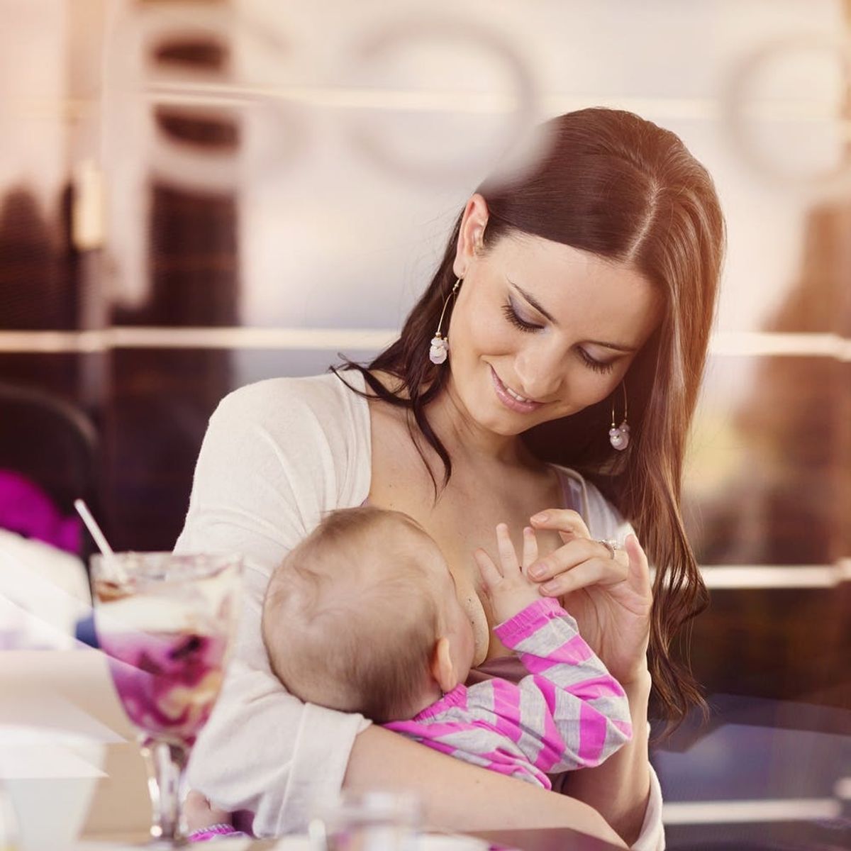 6 Tips for Breastfeeding in Public