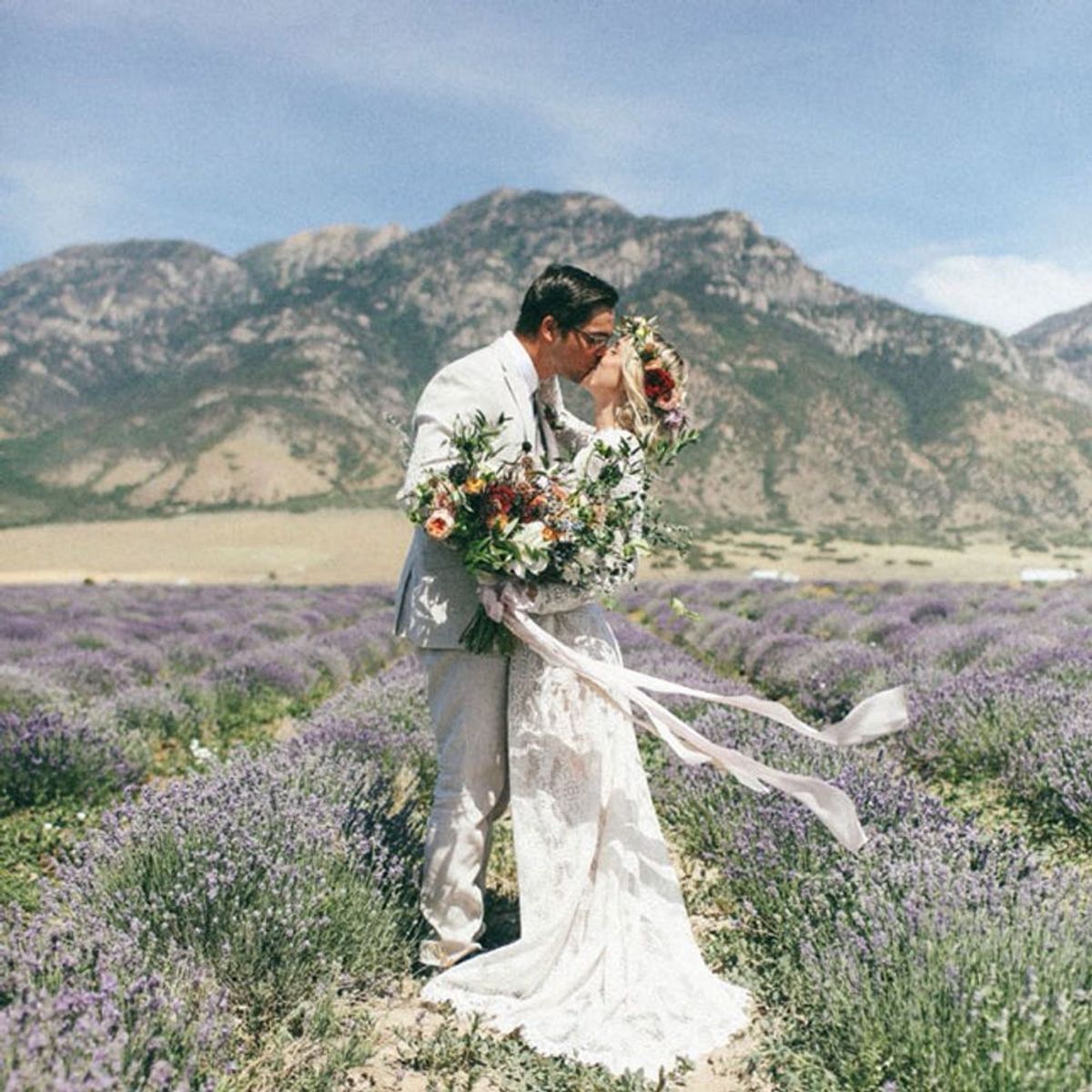 14 Spring Wedding Photo Ideas You Won’t Want to Miss Out On
