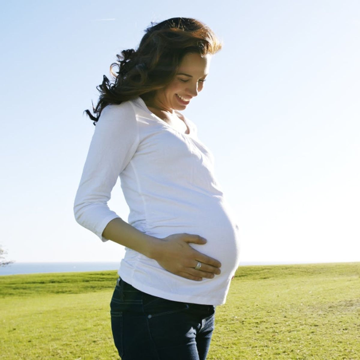 7 Ways to Show Off Your Growing Baby Bump