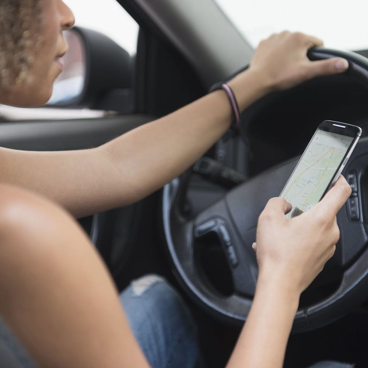 This Trick Makes Using Your Phone While Driving WAY Safer