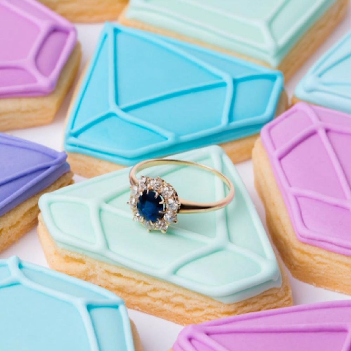 Engagement Ring Instagram Accounts Are the Perfect Way to Kill Time on Your Phone Over Christmas