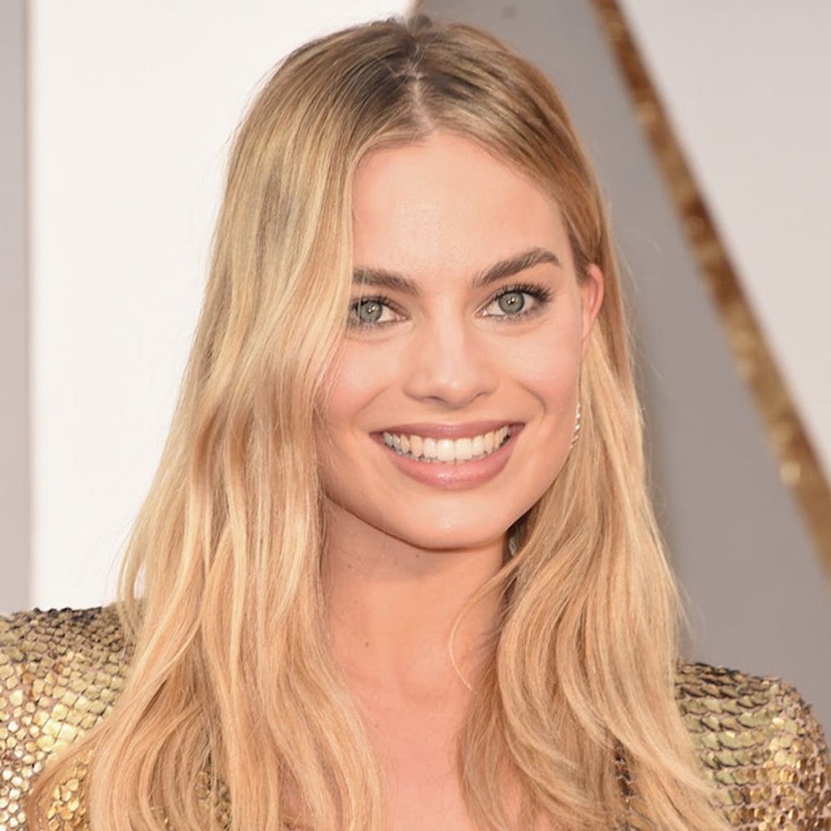 Morning Buzz! Margot Robbie’s Hilarious Diamond Ring Reveal Just Pretty Much Confirmed Her Marriage + More