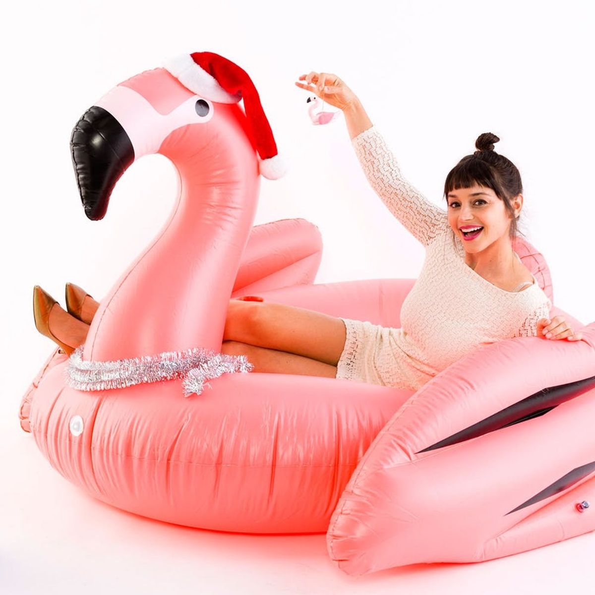 DIY These Flamingo Pool Float Ornaments for an Instagram-Worthy Tree