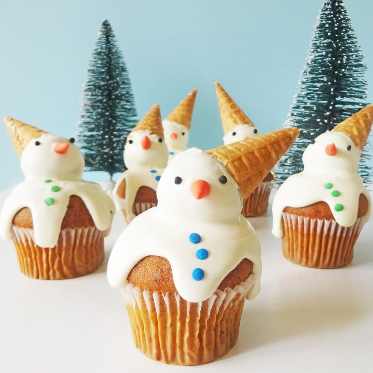 These Adorable Snowmen Cupcakes Will Make You Melt