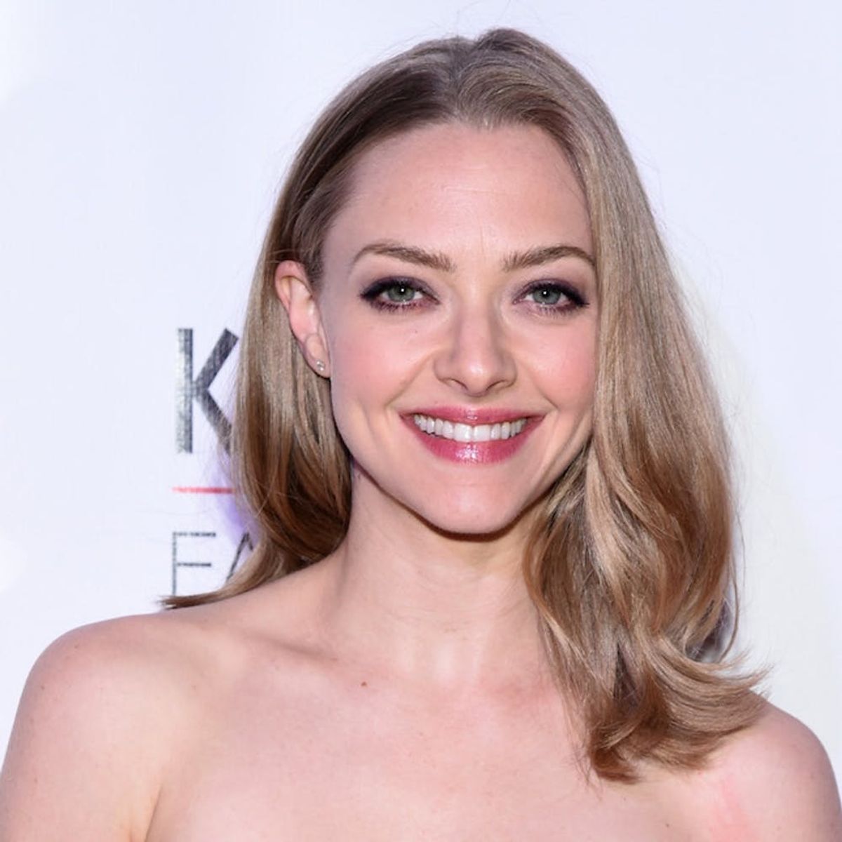 Morning Buzz! Amanda Seyfried Reveals She’s Pregnant by Bringing Her Baby Bump to the Red Carpet + More