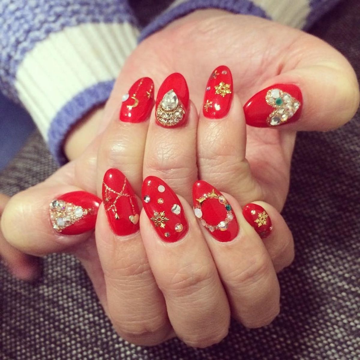 20 Christmas Nail Designs That Look Like Tiny Ugly Sweaters