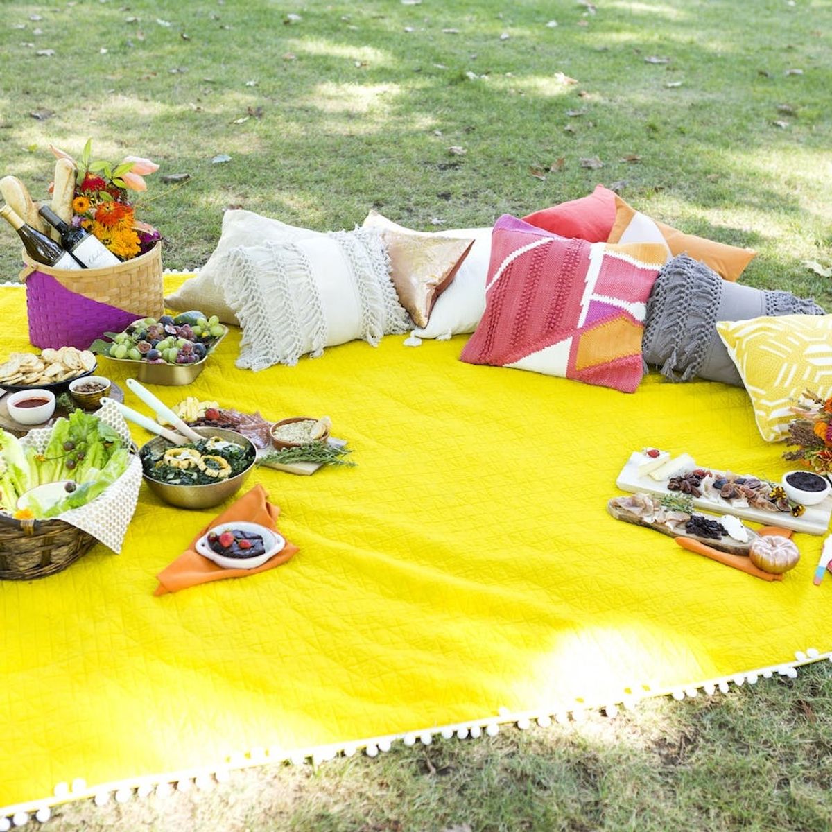 6 Stylish (and Easy!) Ideas for a Colorful Fall Picnic