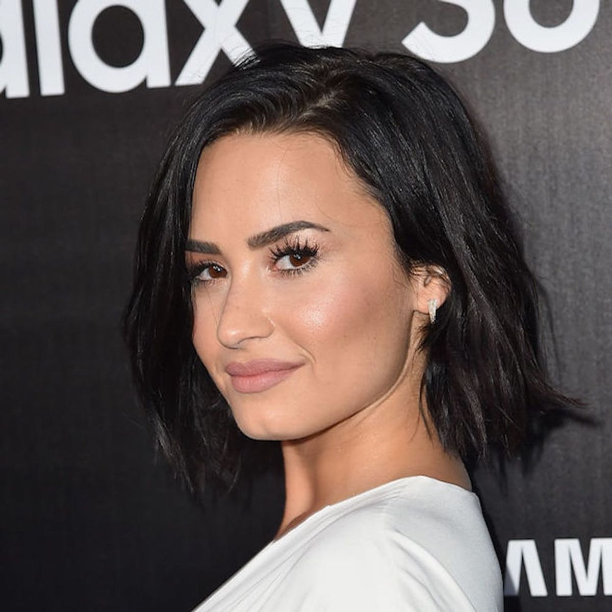 Morning Buzz! Demi Lovato Just Debuted a Stunning New Blonde Look  + More