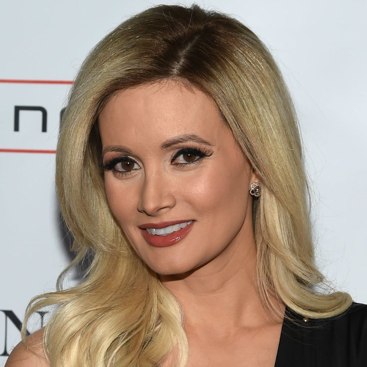 Holly Madison Just Channeled Her Inner Lizzie McGuire and Gave Us Pangs of ’90s Nostaglia
