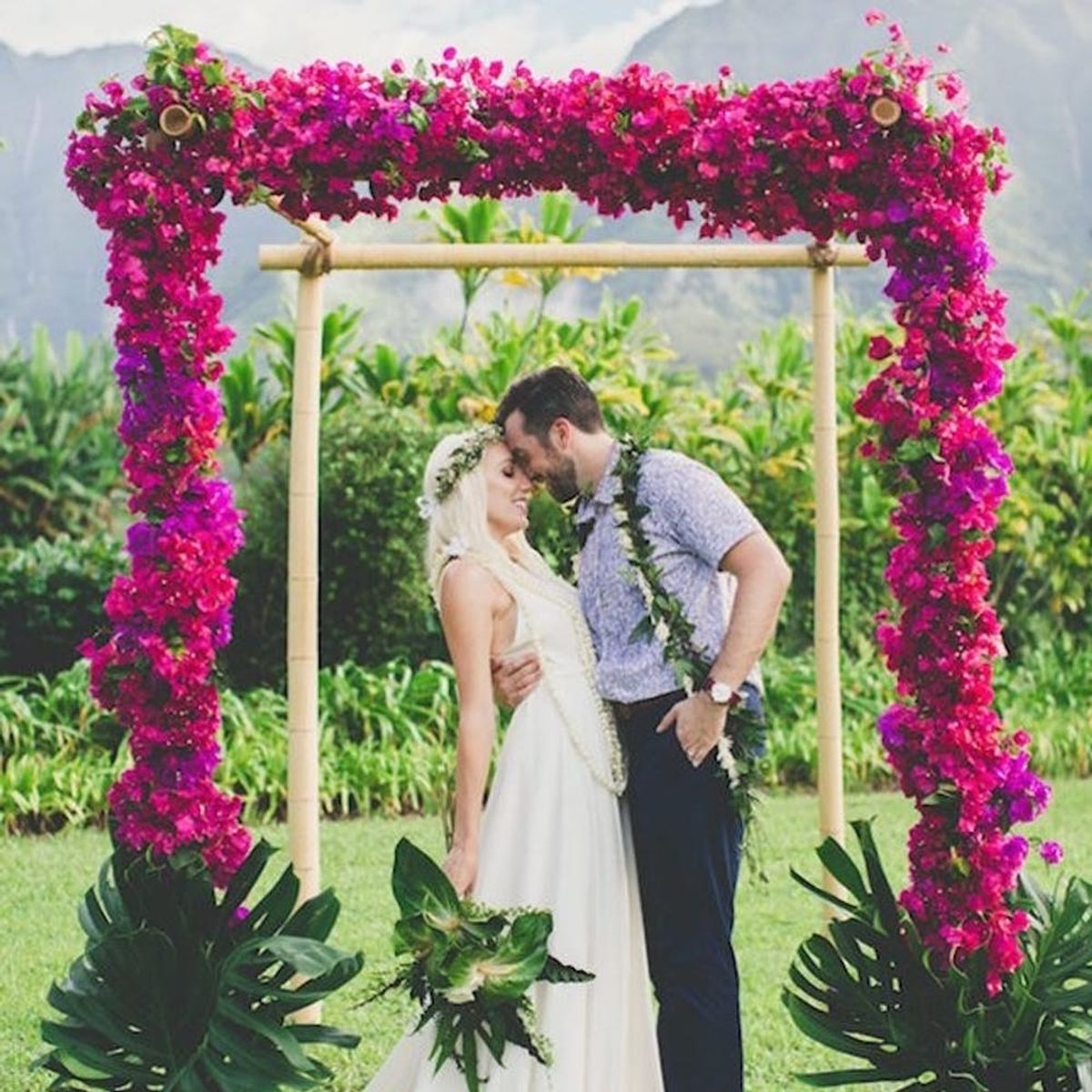 20 Outdoor Wedding Arches That We Can’t Stop Obsessing Over