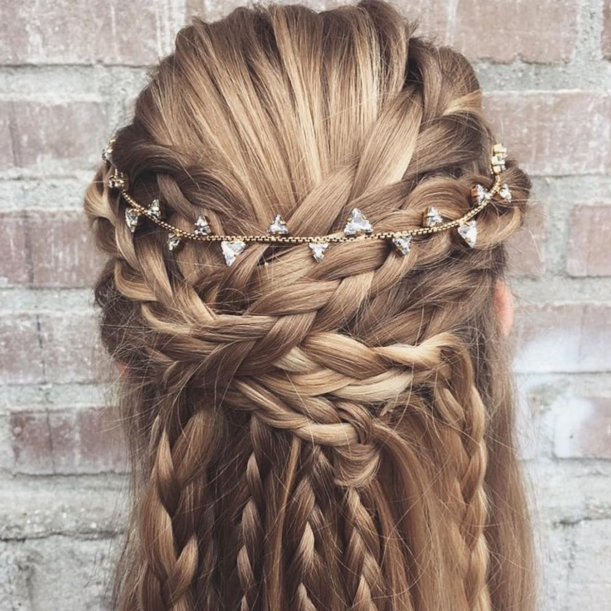 These 15 Half-Up ‘Dos Are the Perfect Bridal Hairspiration