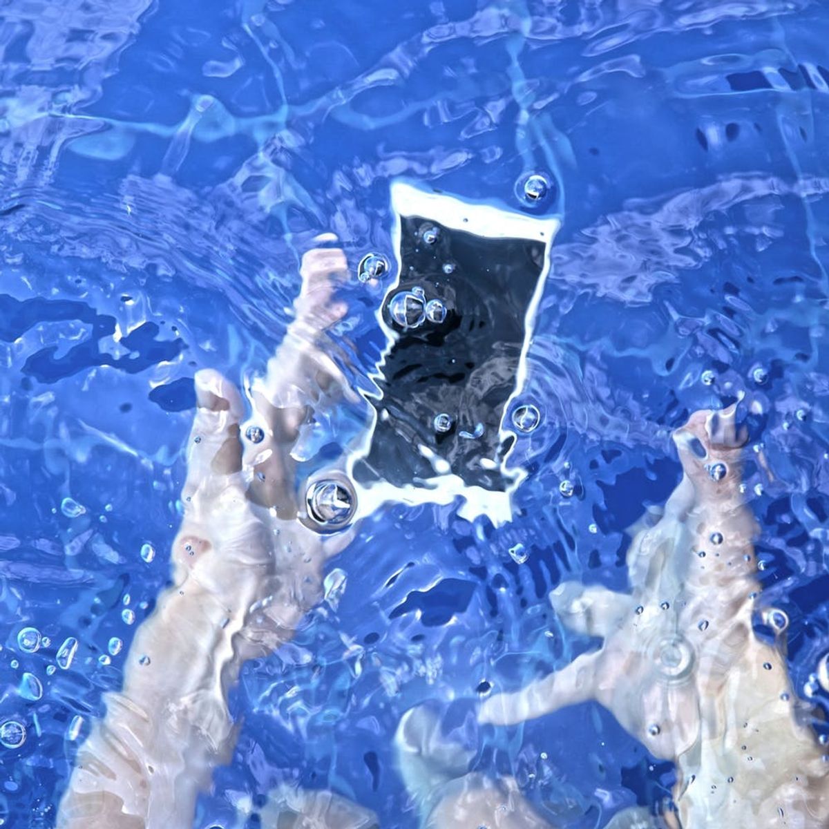 Putting Your Water-Damaged Phone in Rice Doesn’t Work