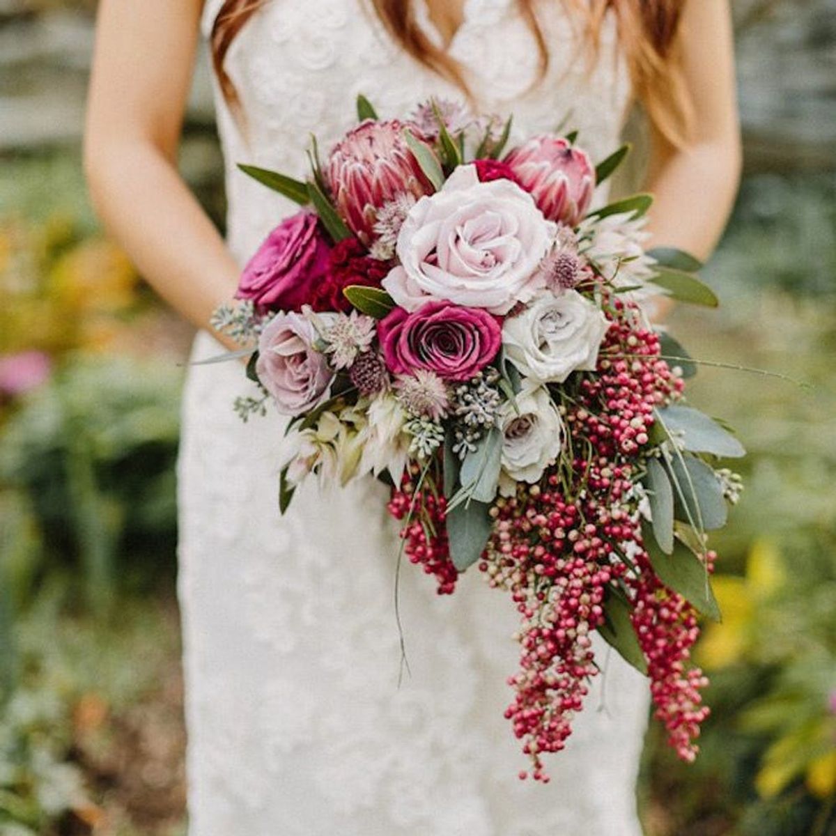 27 Stunning Cascading Bouquets for Every Type of Wedding