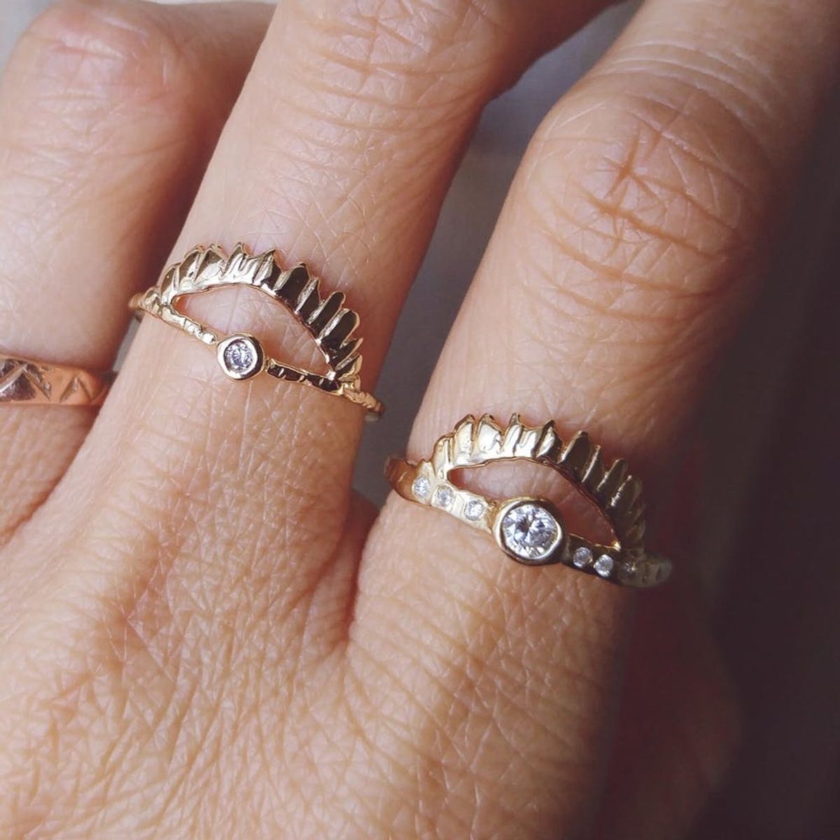 Swipe Right on This Seriously Cool Anti-Engagement Ring Trend