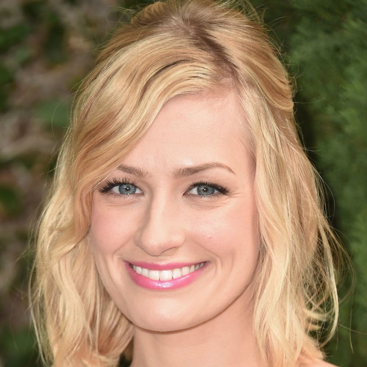 You Have to See Beth Behrs’ Jaw-Dropping Engagement Ring