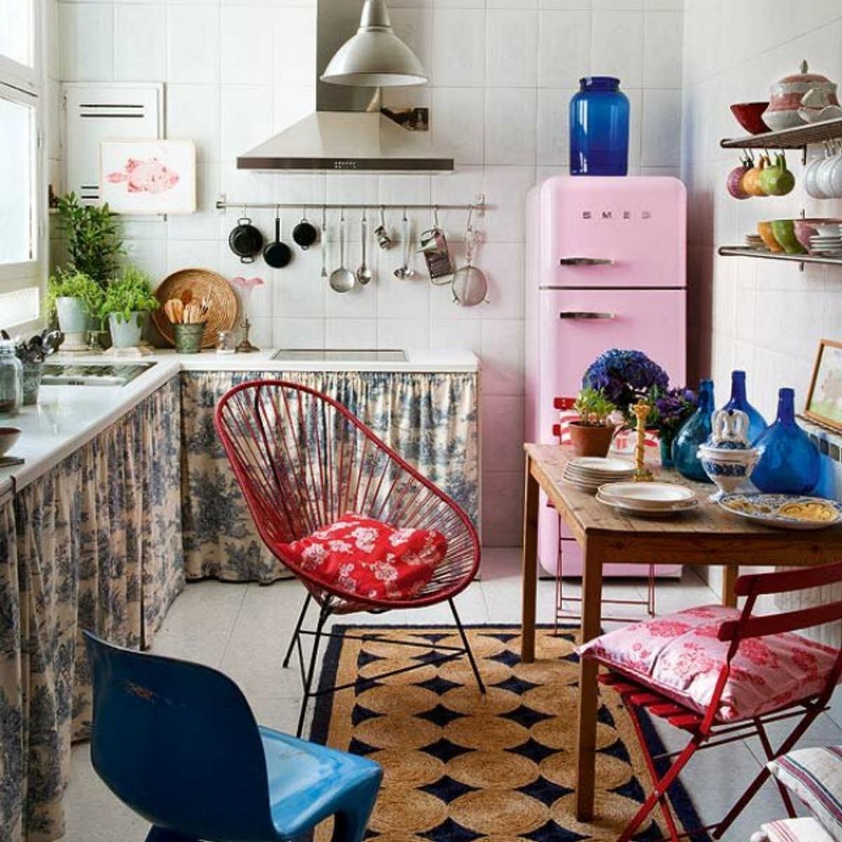 15 Times Acapulco Chairs Proved They’re Stunning in Every Room