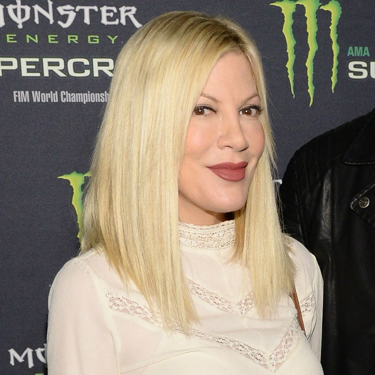 You Won’t Believe What Color Tori Spelling Dyed Her Hair After More Than 20 Years Blonde