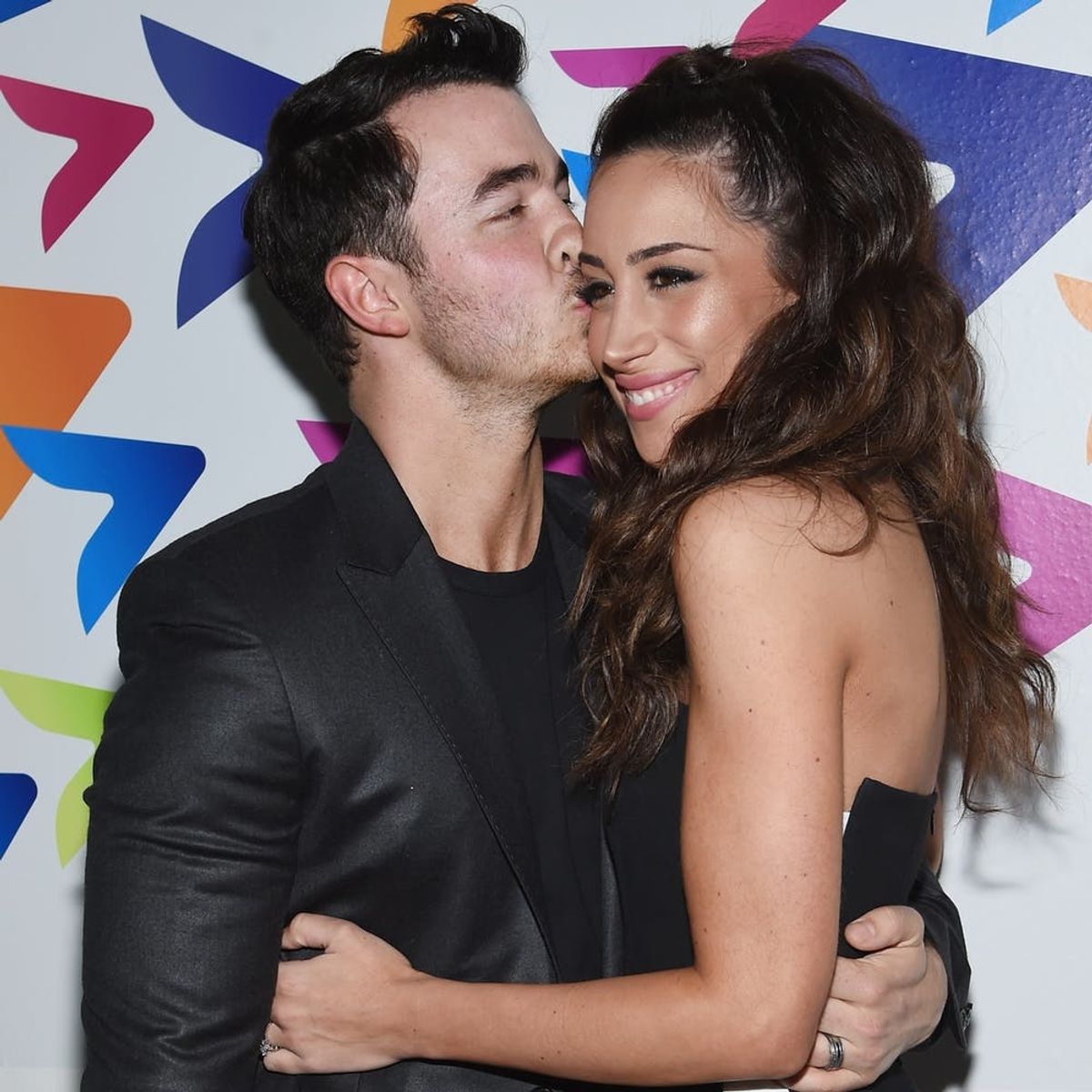 Morning Buzz! Kevin Jonas and Wife Danielle Reveal Their Baby’s Gender in an Adorable Snap