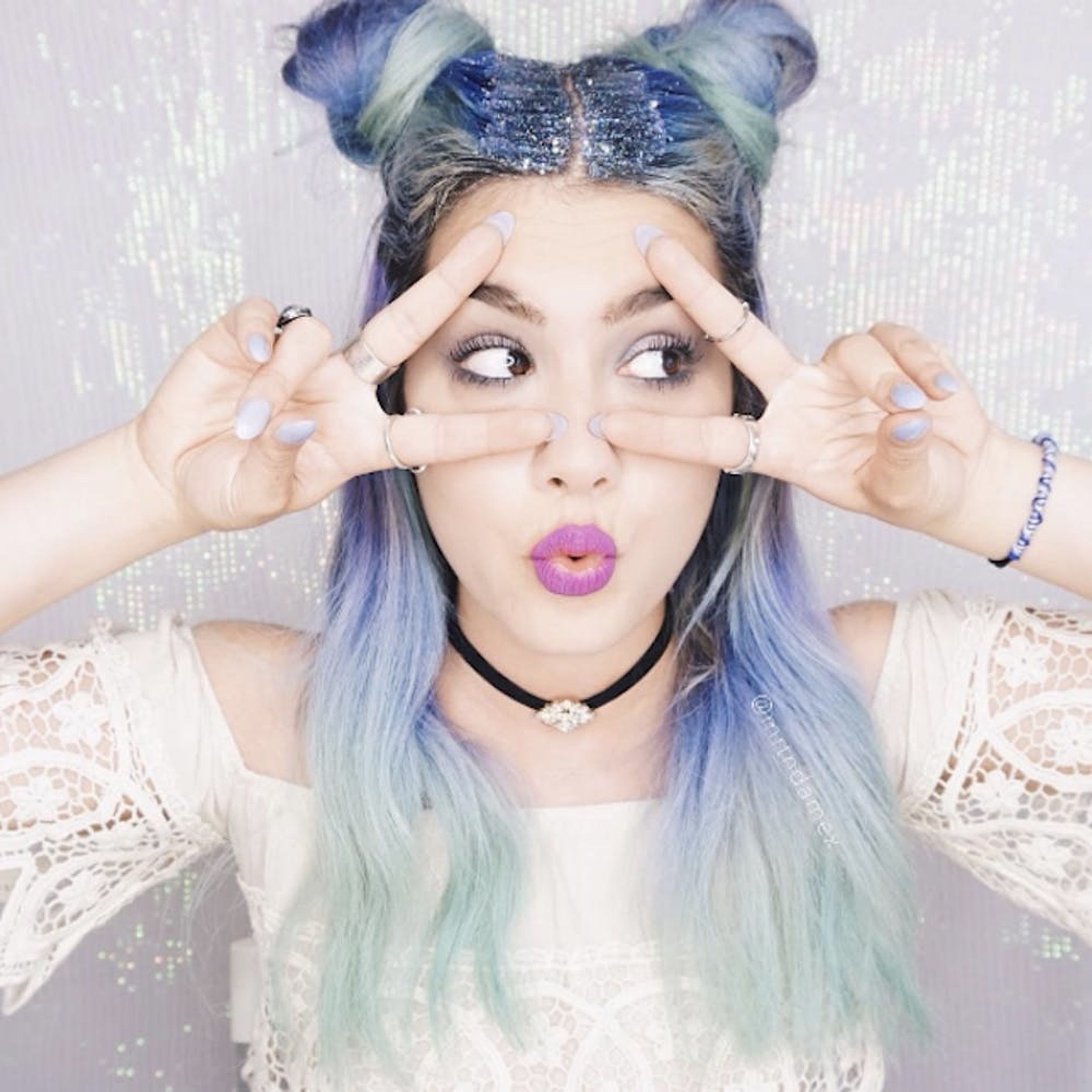 10 Instababes Who Are All About Glitter Roots