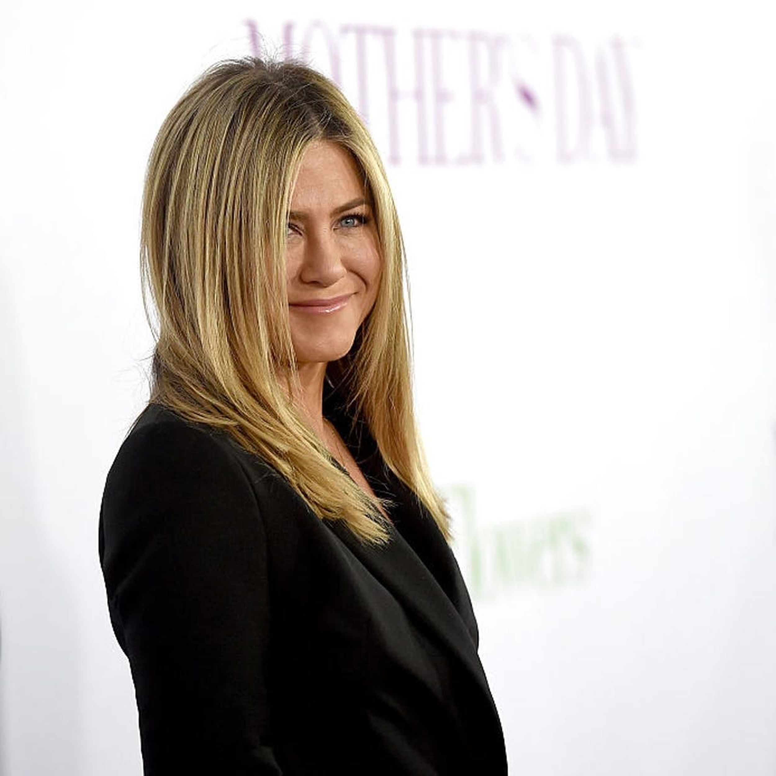 The Real Reason You’ll Probably Never See the Olsens or Jen Aniston on Instagram
