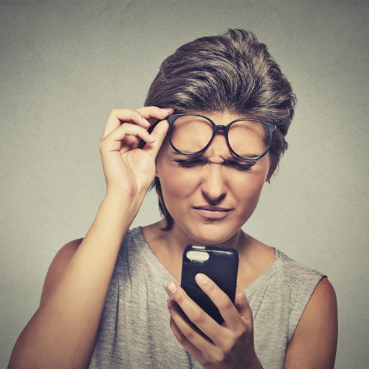 6 Ways to Save Your Eyesight When Using Your iPhone